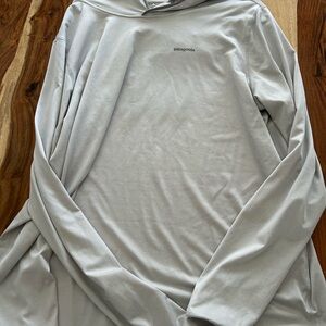 Patagonia Men's XL  Light Gray Long Sleeve Fly Fishing Capilene Like New Shirt
